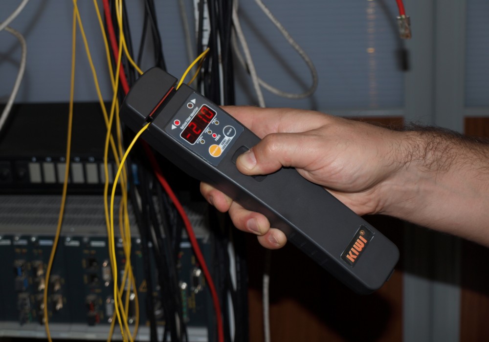 Идентификатор активного волокна, встроенный измеритель мощности от -70 до +10 дБм KIWI-4603